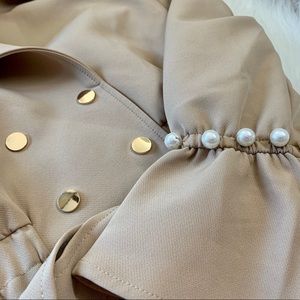 Women’s Vintage Trench Coat with Pearls!